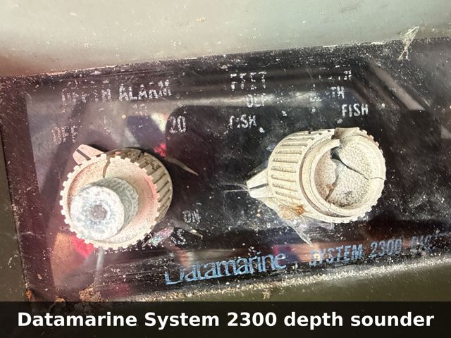 Datamarine System 2300 depth sounder