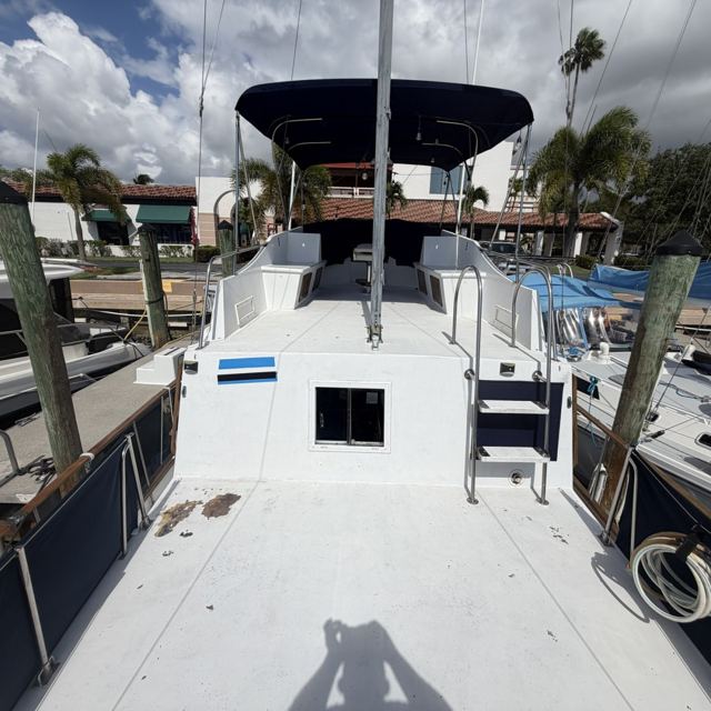 Aft cabin top looking toward the flybridge and mast