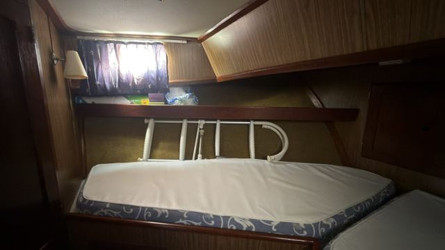 Forward V-berth